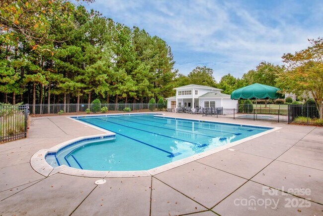 Building Photo - 9366 Greenheather Dr