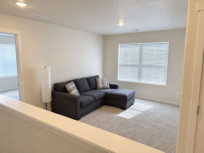 Building Photo - 5174 Roundhouse Dr