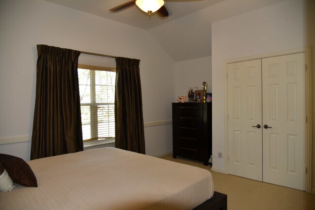 Building Photo - 5447 Wendover Dr