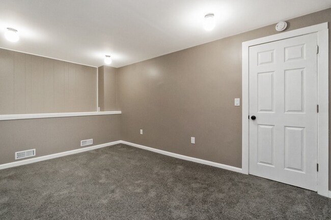 Building Photo - Spacious 3-Bed + Office Home in Slatington — Fresh Floors & Flexible Layout