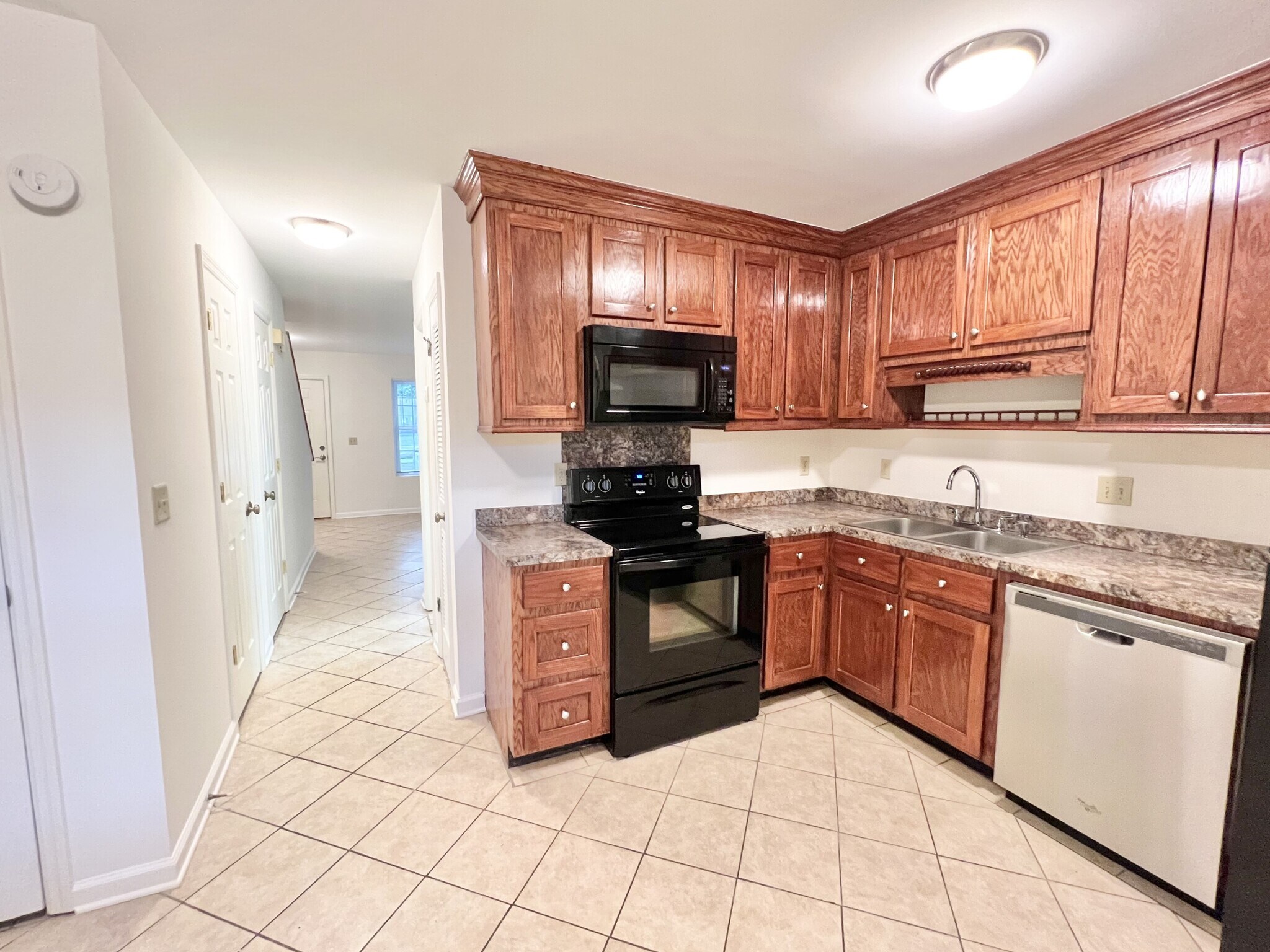 Kitchen/Dining - 274 Fleming Rd