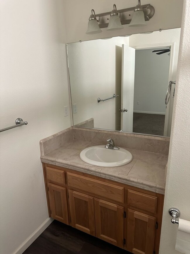 Building Photo - 663-665- E. Burrel Dr.