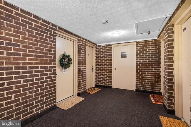Building Photo - 11238 Cherry Hill Rd