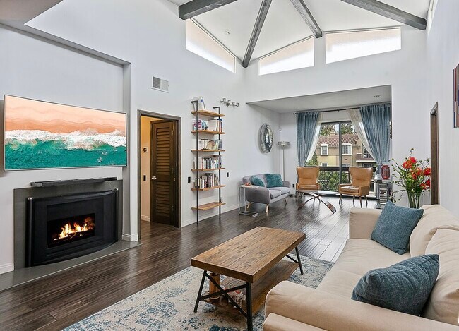 Building Photo - 2175 S Beverly Glen Blvd