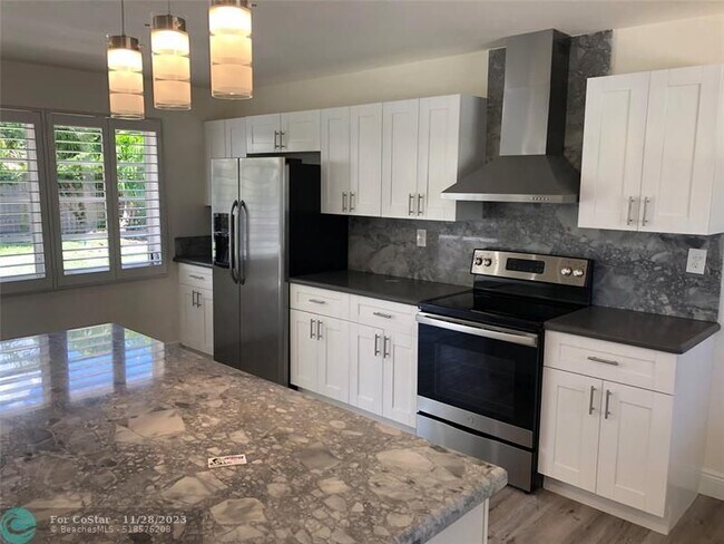 Building Photo - 807 SE 9th Terrace