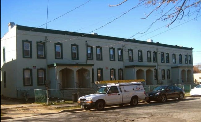 Primary Photo - 21-31 Linden Pl