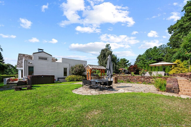 Building Photo - 130 Ferncliff Dr