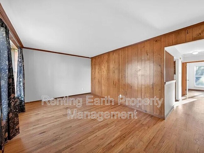 Building Photo - 8908 Scottdale Ave