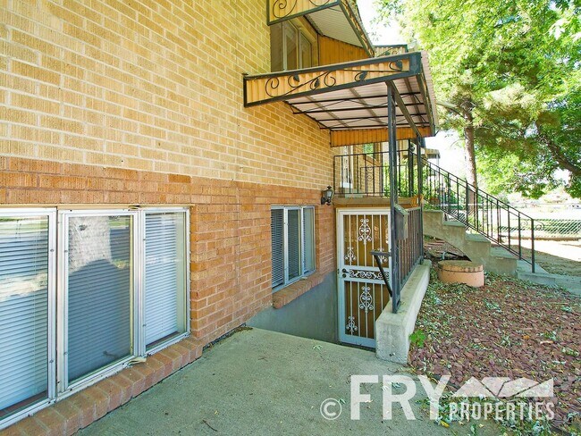 Building Photo - Raised Ranch with Second Kitchen in Prime ...