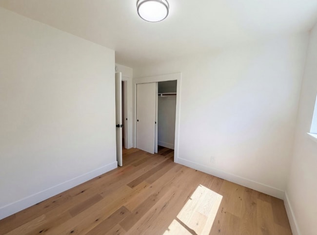 Building Photo - 1128 Hobart Dr