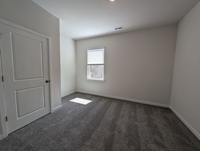 Building Photo - Beautiful New Build Home located in the Cardinal Creek Community!