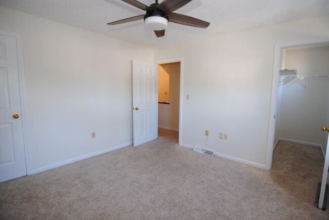 Building Photo - 37 Cadogan Way