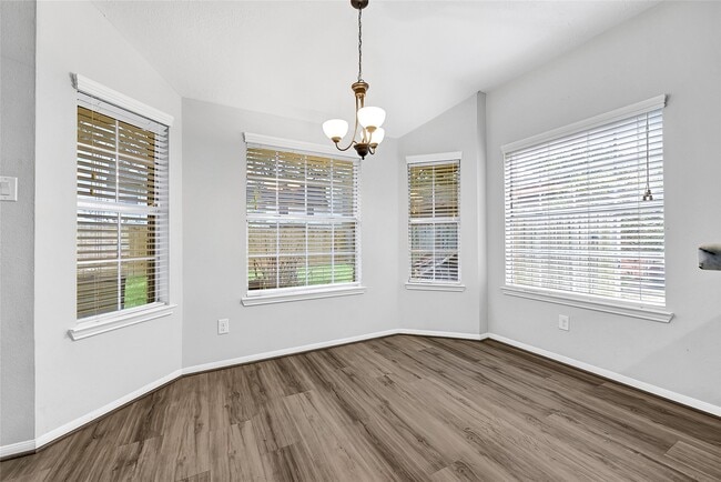 Building Photo - 16215 Cairngorm Ave