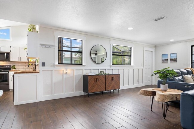 Building Photo - 12756 Poinsettia Ave