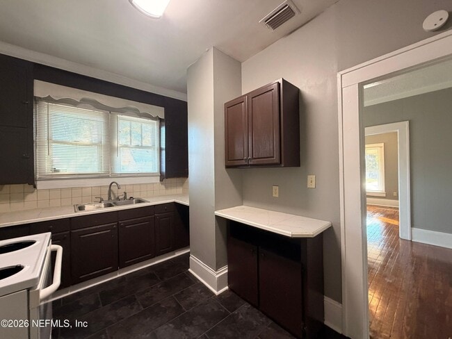 Building Photo - 919 Maynard St