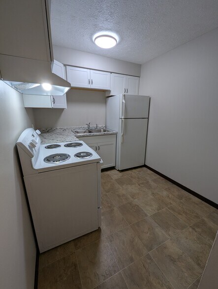 New stove and range hood - 237 Summit St N