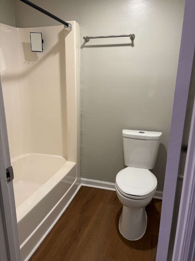 Building Photo - 105 P' Poole Ave #101: Red Bank 1Bed/1Bath Apartment w/ Laundry Units, Central AC, and Granite Co...