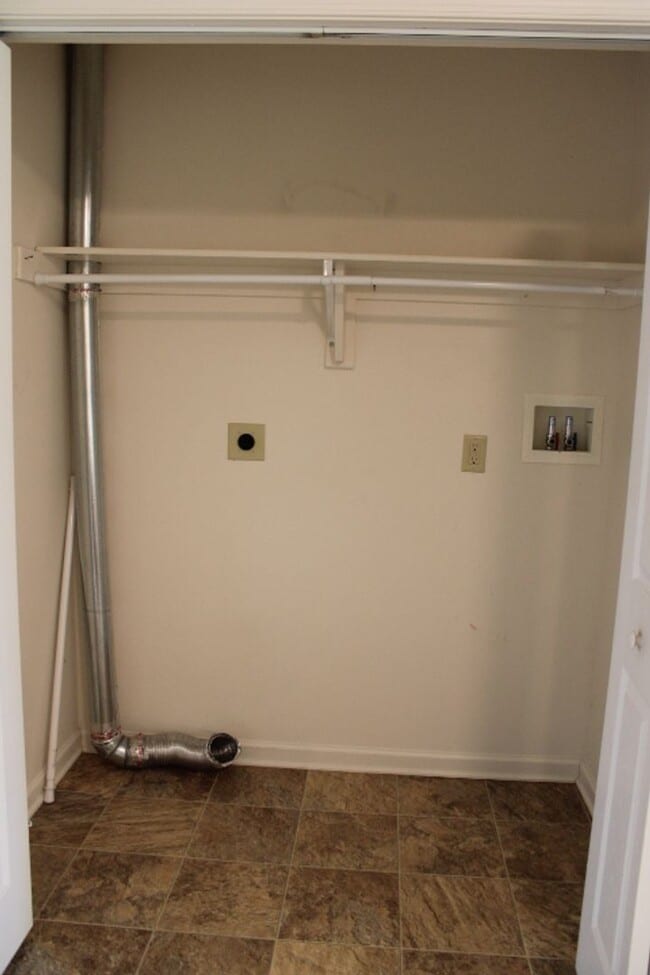 Building Photo - 12 W High St