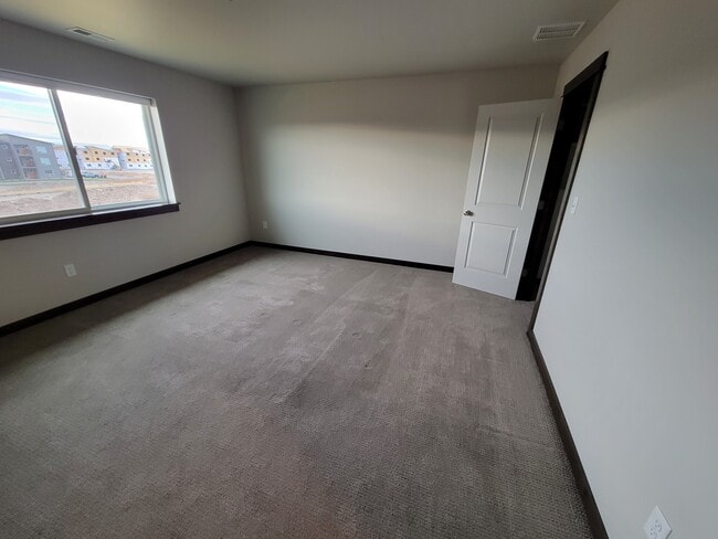 Building Photo - 605 Halfpipe St