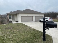 Building Photo - 3 Bedroom 2 Bath 2 Car Garage for rent in ...