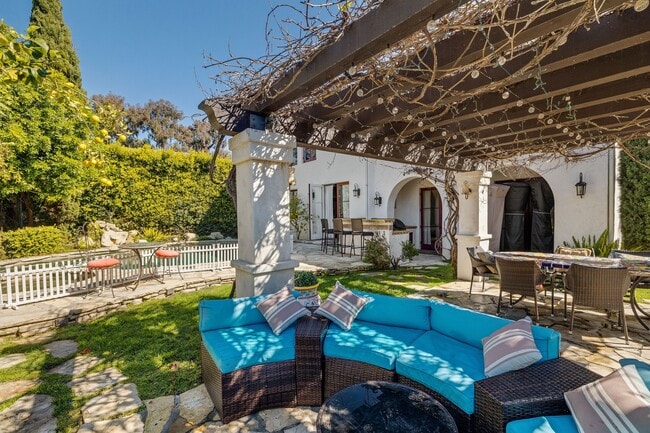 Building Photo - 1809 Palos Verdes Dr W