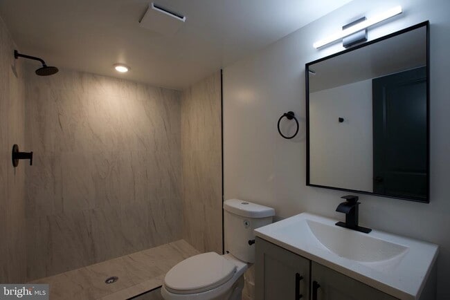 Building Photo - 1224 W Silver St