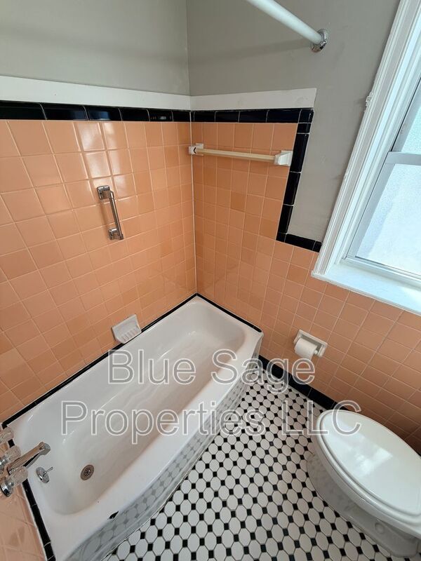 Building Photo - 66 Folcroft Ave