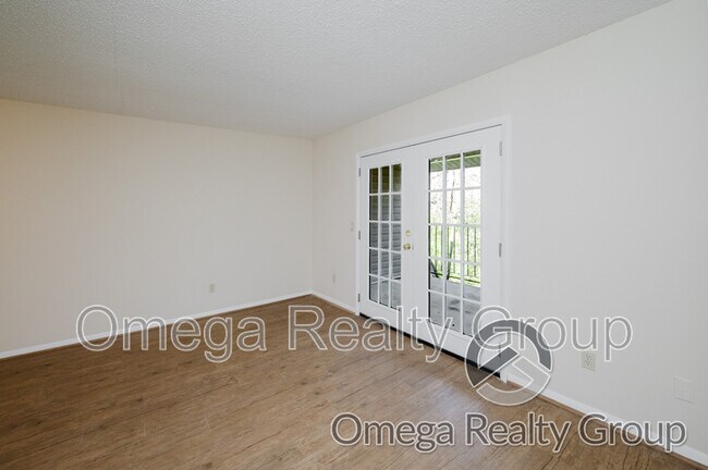 Building Photo - 1600 14th Ave E