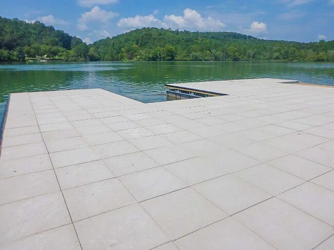 Building Photo - 104 Fallberry St