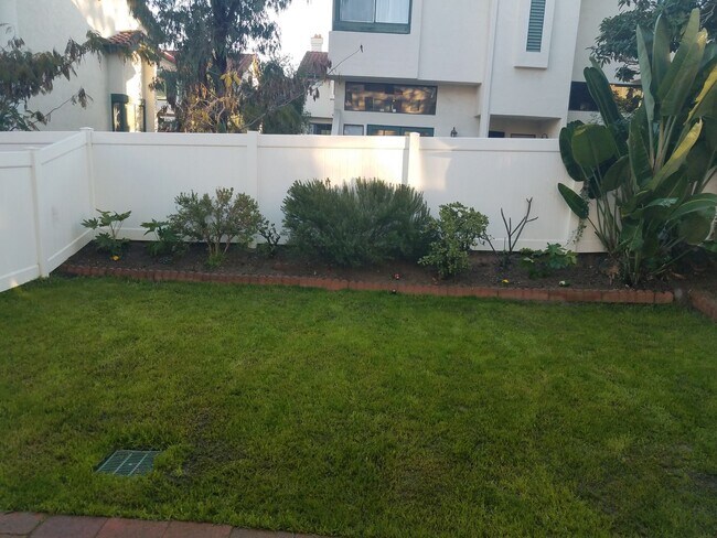 Building Photo - Gorgeous 3 Bed, 2.5 Bath Townhome In Rancho Del Rey - Chula Vista!