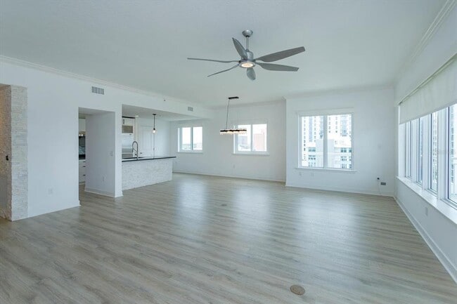 Building Photo - 100 S Eola Dr