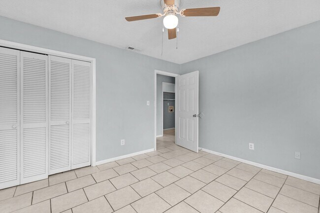 Building Photo - 3353 Green Briar Cir