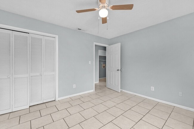 Building Photo - Fresh, Cozy, & Totally Updated — Move Righ...