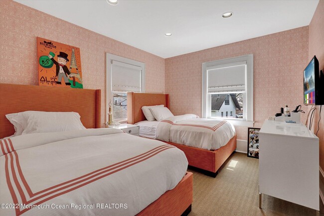 Building Photo - 1049 Norwood Ave