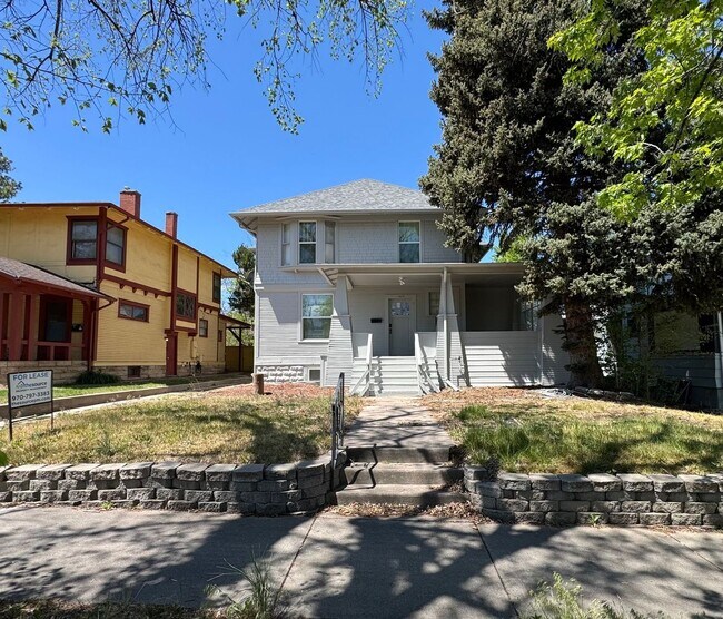 Building Photo - 8 Bedroom Home with 3 Kitchens Near UNC - Available as a single home or 2 separate units.