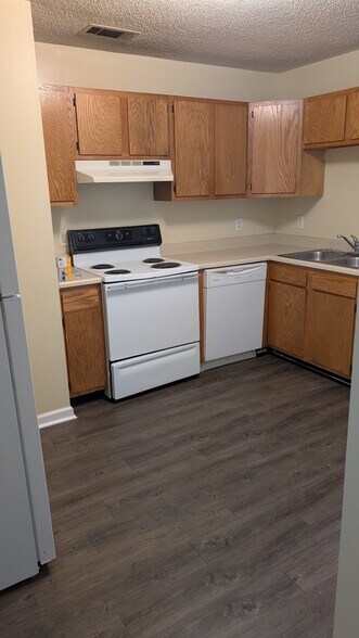 Building Photo - 813 Ash St Ext