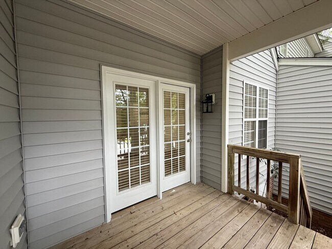 Building Photo - Newly Remodeled 3BD, 3BA Raleigh Townhome ...