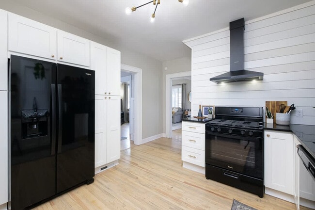 Building Photo - 713 Crosby St