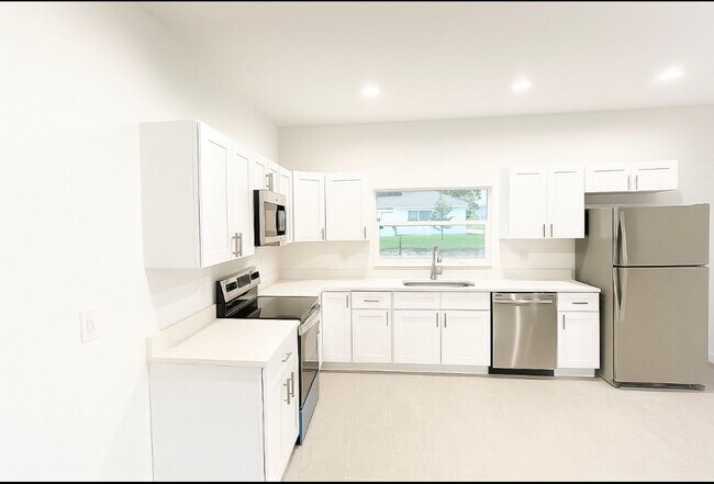 Building Photo - Brand New 3 Bed / 2 Bath Rental in Cape Coral