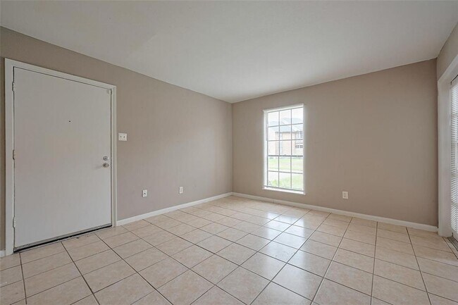Building Photo - 9090 S Braeswood Blvd