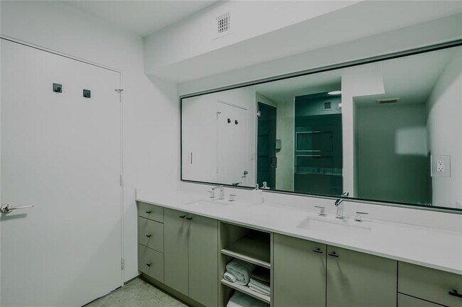 Building Photo - 1747 NW 31st St