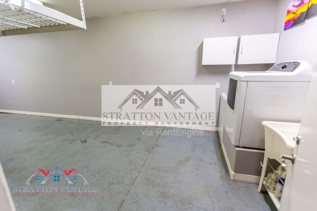 Building Photo - 2249 E Sells Dr