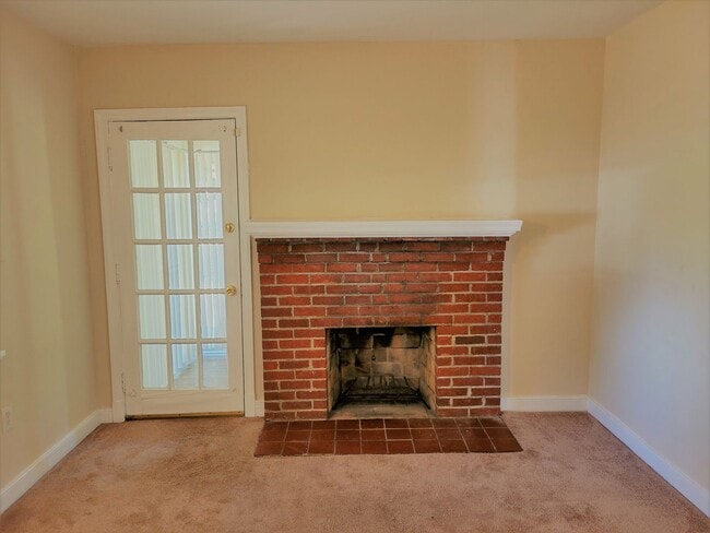 Building Photo - 623 Ratcliffe Ave