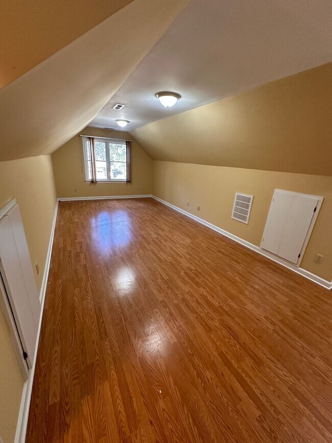 Building Photo - **West Durham 5bd / 3.5ba Oasis**