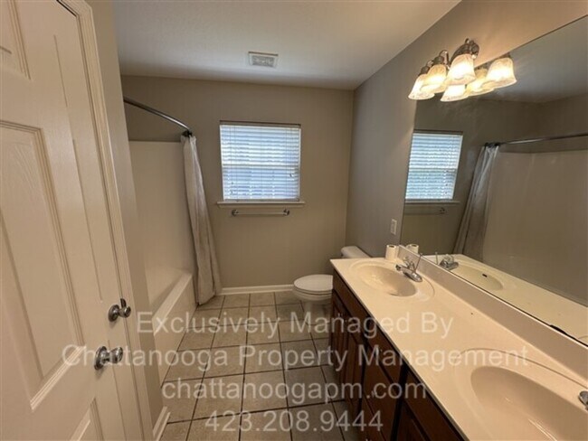 Building Photo - 87 Manor Dr