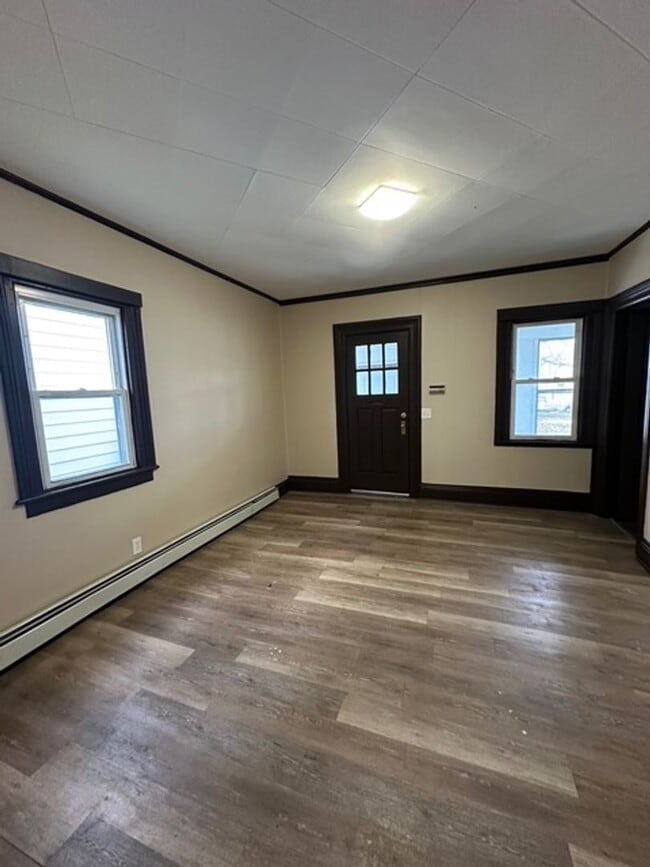 Building Photo - 42 Child St