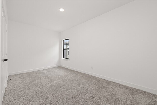 Building Photo - 16915 Chapel Knox Dr