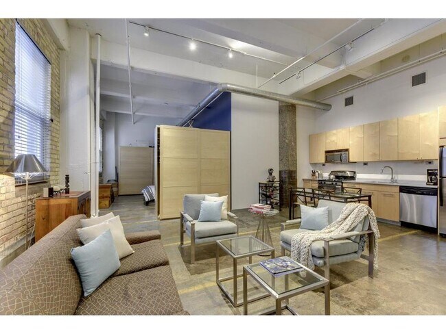 Building Photo - 700 N Washington Ave