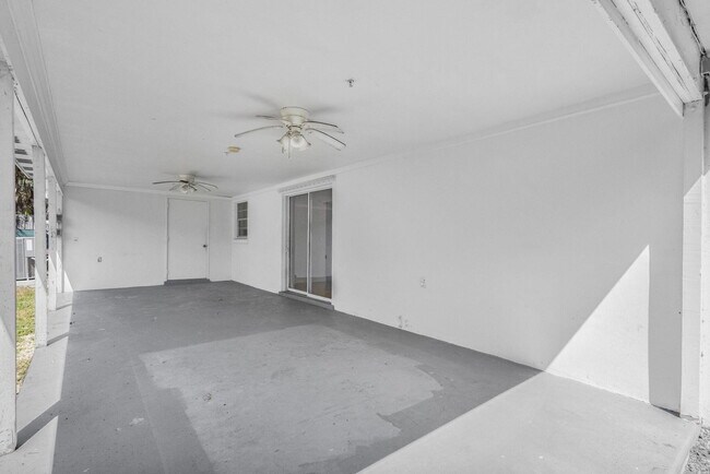 Building Photo - 8888 SE Colony St