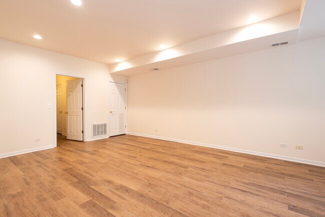 Building Photo - 1531 N Paulina St